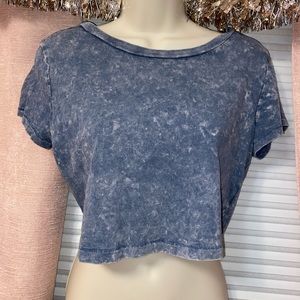 blue cropped tee